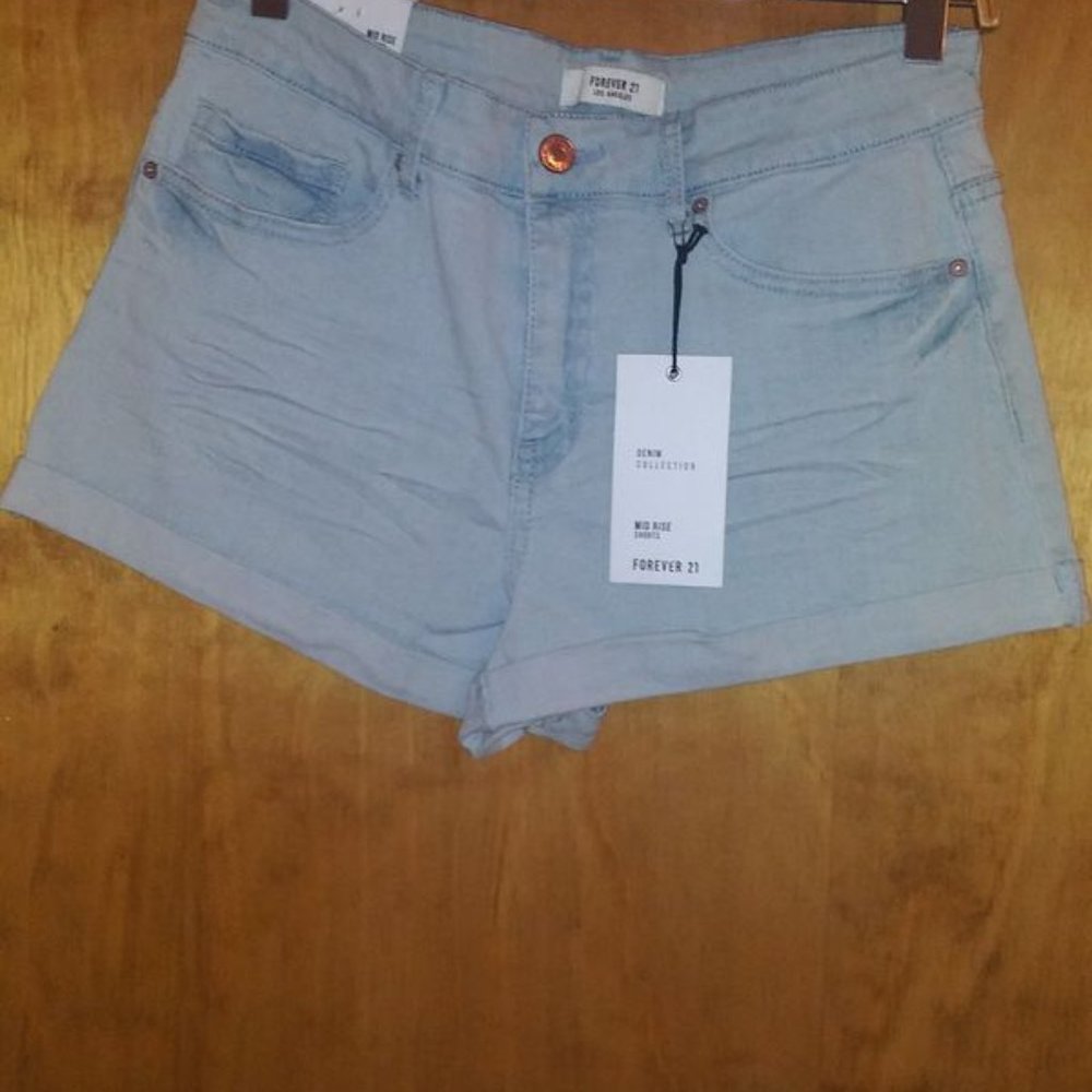 Nwt Forever 21 light blue denim shorts size 30 L